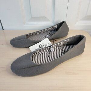 SOLE MATES Cobra Canvas Charcoal Gray Slip On Shoes sz S 6/7 NWT Casual Spring
